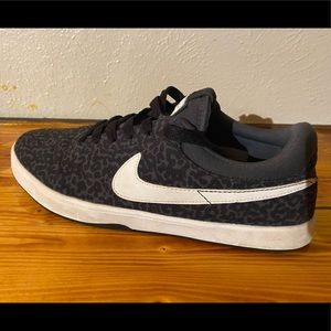 Nike SB kids size 6.5. Light wear